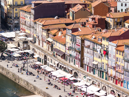 PORTO, PORTUGAL - MARCH 16, 2015: The Douro river runs along Porto ribeira, Portugal.のeditorial素材