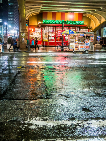 NEW YORK, USA - JANUARY 3, 2015 Pershing Square Building and the bridge in front of Grand Central is located at the intersection of Park Avenue and 42nd Street.のeditorial素材