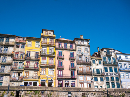 PORTO, PORTUGAL - MARCH 15, 2015: Views of the houses build in the ribeira alongside Douro River, Porto, Portugalのeditorial素材