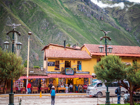 Ollantaytambo, Peru - January 5, 2017. View of the stores in the Ollantaytambo city main squareのeditorial素材