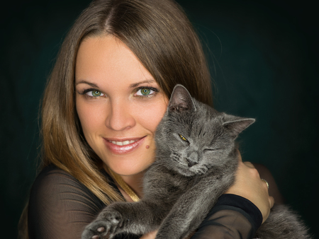 Indoor photos with the ring of light from a beautiful young woman with her domestic catの写真素材
