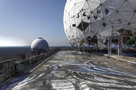 Looking through the dome of the abandoned monitoring station on the Teufelsbergのeditorial素材