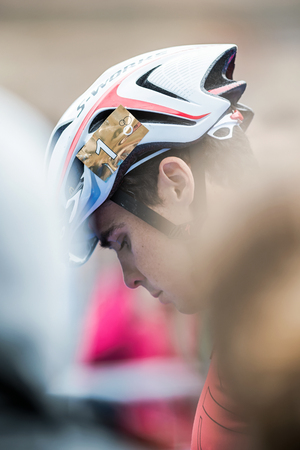 STOCKHOLM - AUG, 23: Javier Gomez preparing with crowd looking at the Mens ITU World Triathlon Series event Aug 23, 2014 in Stockholm, Swedenのeditorial素材