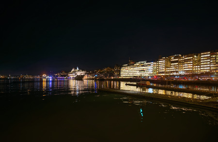 STOCKHOLM - 25 NOV: Panoramic view of the port in Stockholm (Stadsgarden) during night with a lesiureship and office buildings. 25 November 2014, Sweden.のeditorial素材