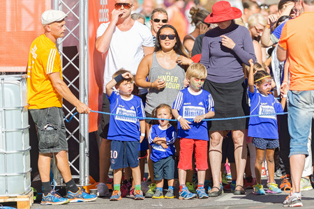 STOCKHOLM, SWEDEN - AUGUST 15, 2015: Young kids and parents waiting for the start at the Minimil for the youngest runners at Midnattsloppet. The track is 300 meters and the runners are aged 2-8 years.のeditorial素材