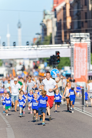 STOCKHOLM, SWEDEN - AUGUST 15, 2015: Group of small kids with parents at the Minimil for the youngest runners at Midnattsloppet. The track is 300 meters and the runners are aged 2-8 years.のeditorial素材