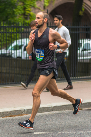 STOCKHOLM, SWEDEN - JUNE 3, 2017: Claes Theander (SWE) at the Stockholm Marathon. About +13k startedのeditorial素材