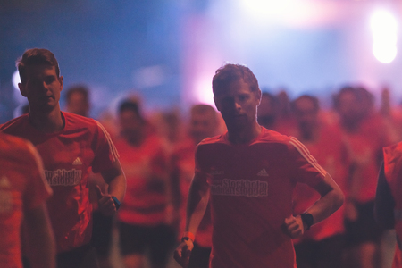 STOCKHOLM, SWEDEN - AUG 19, 2017: Midnight run or Midnattsloppet at the streets of Stockholm. 10 kmのeditorial素材