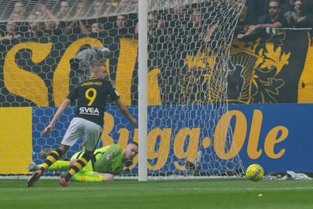 SOLNA, SWEDEN, SEPT 23, 2018: Derby between AIK and Hammarby in the swedish Allsvenskan. Both teams in top, AIK won with 1-0のeditorial素材