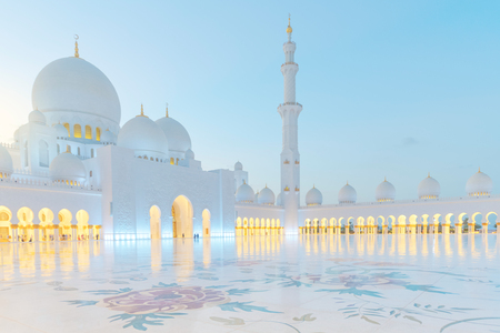 Bright view of Sheikh Zayed Grand Mosque during sunset, Abu Dhabiのeditorial素材