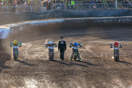 HALLSTAVIK, SWEDEN, JULY 6, 2019: Dusty startgrid at the Speedway GP in Hallstavik and HZ Bygg Arena.のeditorial素材