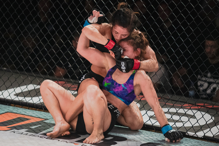 STOCKHOLM, SWEDEN, DEC 7, 2019: Superior challenge 20 between Fannie Redman (SWE) and Zejna Krantic (BIH). Redman wonのeditorial素材
