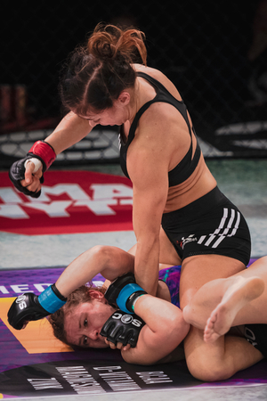 STOCKHOLM, SWEDEN, DEC 7, 2019: Superior challenge 20 between Fannie Redman (SWE) and Zejna Krantic (BIH). Redman wonのeditorial素材