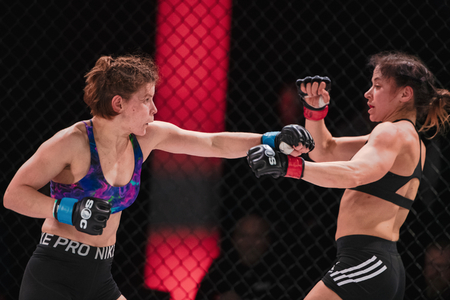 STOCKHOLM, SWEDEN, DEC 7, 2019: Superior challenge 20 between Fannie Redman (SWE) and Zejna Krantic (BIH). Redman wonのeditorial素材
