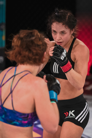 STOCKHOLM, SWEDEN, DEC 7, 2019: Superior challenge 20 between Fannie Redman (SWE) and Zejna Krantic (BIH). Redman wonのeditorial素材