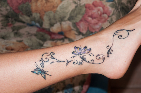 a nice tattoo on a woman ankleの写真素材