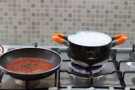 cooking pasta on the stoveの写真素材