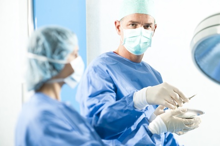 Surgeons working in operating roomの写真素材