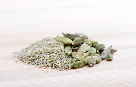 raw and crushed cardamomの写真素材