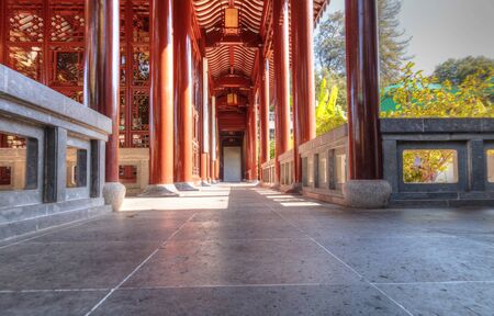 Los Angeles, CA, USA â November 25, 2016: Long hallway path in the Chinese garden at the Huntington Botanical Gardens in Los Angeles, California. Editorial use.のeditorial素材