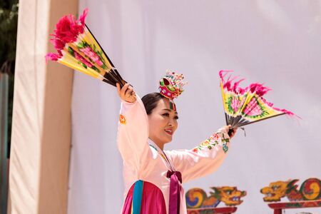 San Diego, CA, USA â July 1, 2017: Korean fan dance performed at the San Diego Zoo Safari park. Editorial only.のeditorial素材
