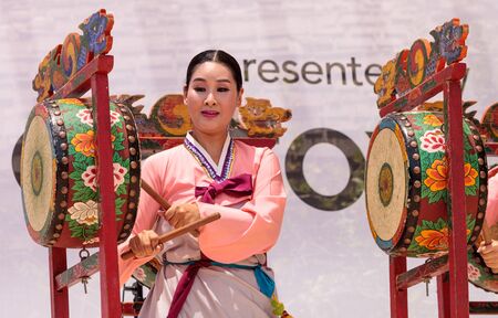 San Diego, CA, USA - July 1, 2017: Korean drum dance performed at the San Diego Zoo Safari park. Editorial only.のeditorial素材