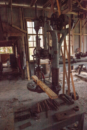 Estero, Florida, USA - February 23, 2019:  Antique 20 Drill Press inside the 1904 Large Machine Shop at historic Koreshan State Park.のeditorial素材