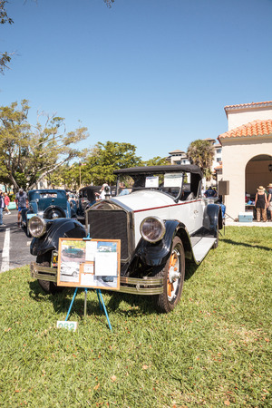 Naples, Florida, USA â March 23,2019: Grey 1926 Pierce Arrow at the 32nd Annual Naples Depot Classic Car Show in Naples, Florida. Editorial only.のeditorial素材