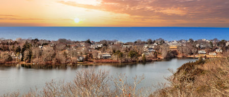 Panoramic view of the lake and houses at sunset in winterの写真素材