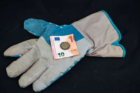 in Germany the minimum wage (translation =minimum wage) increases in steps up to 12.00 euros until October 2022の写真素材