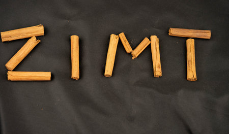 dried cinnamon sticks and powder