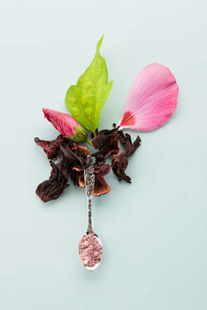 Mallow sugar on spoon decorated with fresh and dried petalsの写真素材