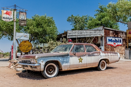Hackberry, Arizona, USA - June 11th 2014. Rusty wreck of an old sheriff's car at Hackberry General Store. Hackberry is located on Arizona State Route 66 (former U.S. Route 66) 23 miles northeast of Kingmanのeditorial素材