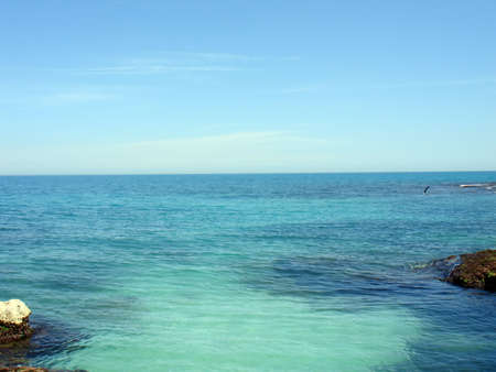 the apparent intersection of the sea and sky の写真素材