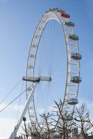 The big ferris wheel on background of sunny blue sky, London Eyeのeditorial素材