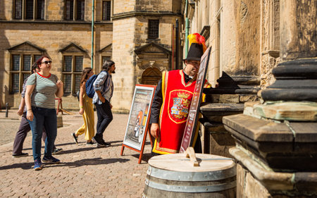 ELSINORE, DENMARK â 3 AUG 2018: Scene from Hamlet played as theatre at Kronborg castle, Elsinore, Denmark.のeditorial素材