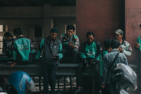 Driver waiting for commutersのeditorial素材