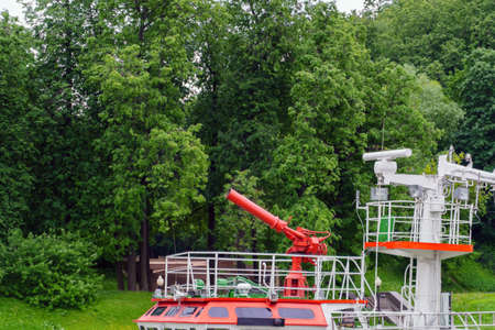 Water cannon for extinguishing fires installed on the ship
