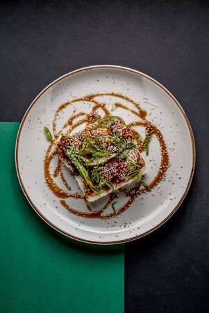 Sushi pizza eel fish teryiaki nori rice cucumber plate cafe top viewの写真素材