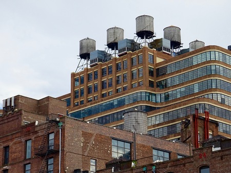 water tanks on the roofs of New Yorkのeditorial素材