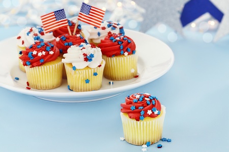 American patriotic themed cupcakes for the 4th of July. Shallow depth of field with selective focus on cupcake in foreground.
の写真素材