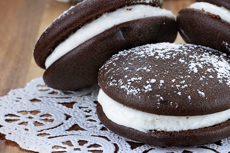 Macro image of three whoopie pies or moon pies with powdered sugar. Shallow depth of field.の写真素材