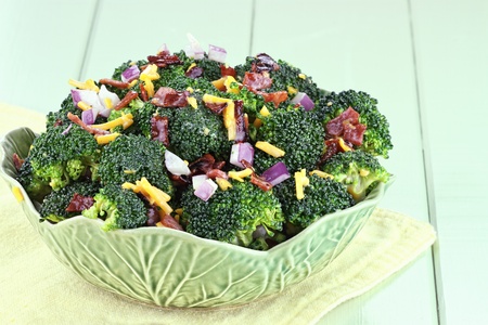 Broccoli made with fresh broccoli, cheddar cheese, red onion, bacon with mayonnaise, sugar and vinegar dressing.
の写真素材