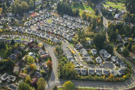 Evening sun shining on a suburban neighborhood in Washingtonのeditorial素材