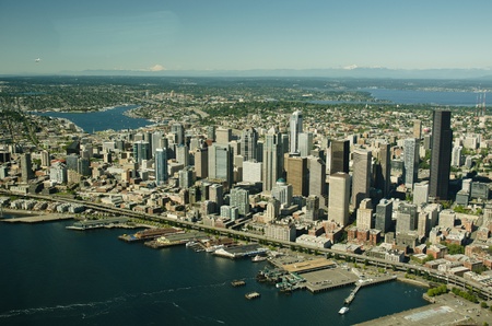Seattle downtown and waterfront on a clear, sunny day as seen from the airのeditorial素材
