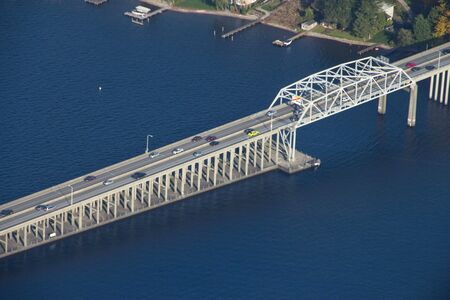 SR520 in Seattle, WA approaching the eastern shorelineのeditorial素材