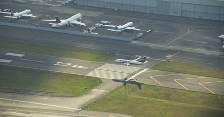 A Ryanair 737 approaches to land at Boeing Field after a test flight.のeditorial素材