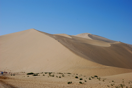 Dunhuang Mingsha mountain, Crescent Moon Spring, Dunhuang Mingsha Crescent Moon, Mingsha Crescent Moon Spring Scenic Area, the spring in the desertのeditorial素材