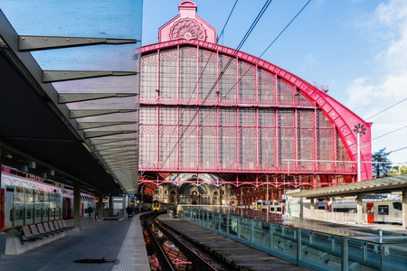 2018-10-01 Antwerp, Belgium: Exterior view on glass vault of the train hall of Antwerp central stationのeditorial素材