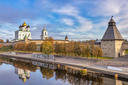 Bank of the Velikaya river. Installation "Russia begins here". Pskov Kremlin in the morning. Trinity cathedral, Pskov, Russiaのeditorial素材